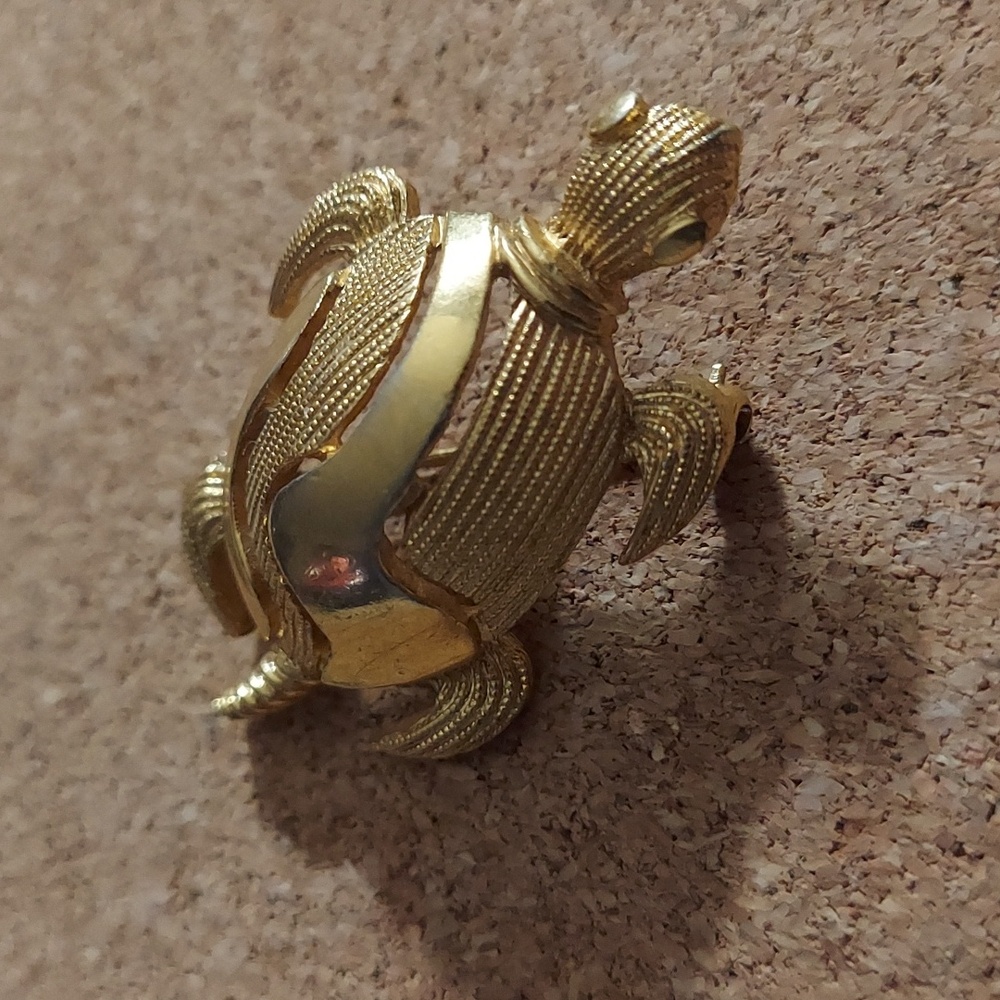 Vintage Crown Trifari Sea Turtle Brooch - Picture 4 of 8